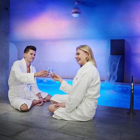 Hotel Fado Spa & Restaurant Свідниця Екстер'єр фото
