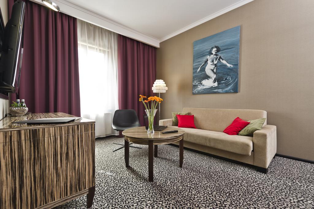Hotel Fado Spa & Restaurant Свідниця Екстер'єр фото