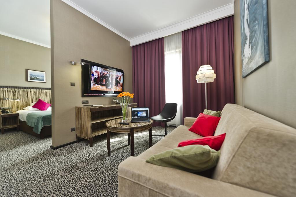 Hotel Fado Spa & Restaurant Свідниця Екстер'єр фото