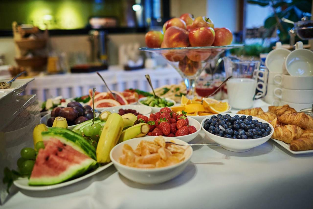 Hotel Fado Spa & Restaurant Свідниця Екстер'єр фото